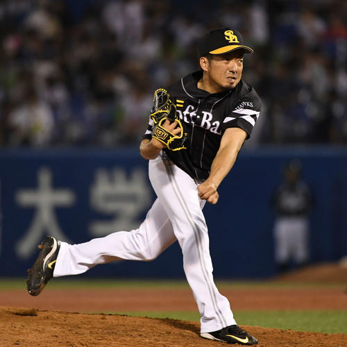 ヤクルト対ソフトバンク　9回裏途中から5番手で登板したソフトバンク嘉弥真（撮影・鈴木みどり）