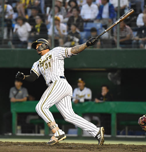 阪神対樂天　4回裏阪神無死、マルテは左前安打を放つ（撮影・奥田泰也）