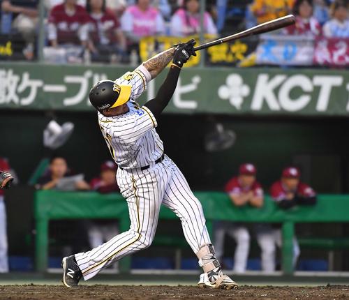 阪神対楽天　4回裏阪神無死、左前安打を放つマルテ（撮影・上田博志）