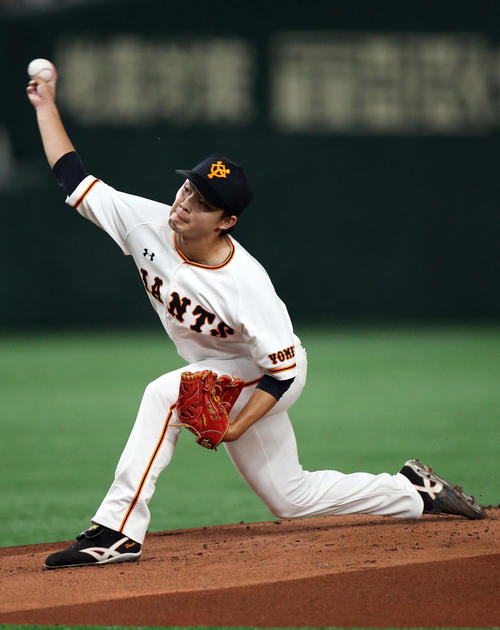 巨人対オリックス　巨人先発の高田（撮影・狩俣裕三）