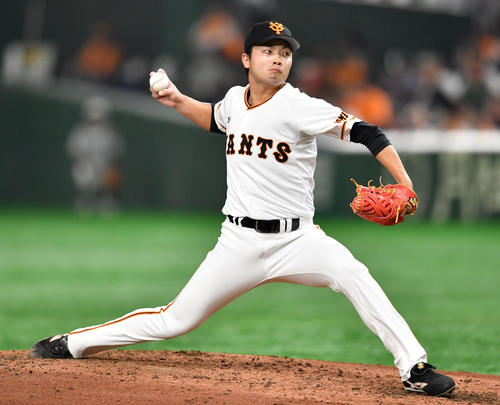 巨人対オリックス　力投する巨人先発の高田（撮影・横山健太）