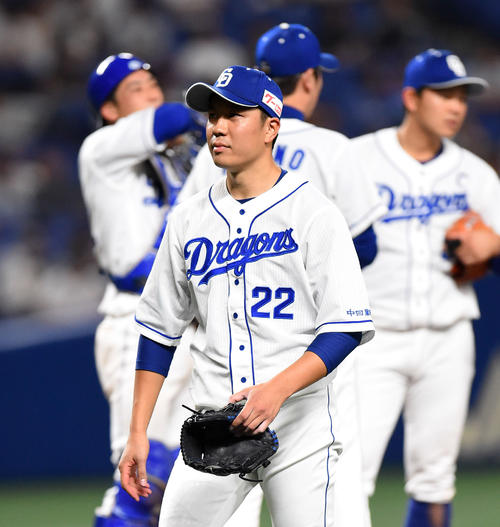 9回途中、降板する大野雄大（撮影・森本幸一）