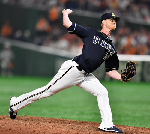 巨人対オリックス　9回裏から4番手として登板したオリックス・ディクソン（撮影・横山健太）