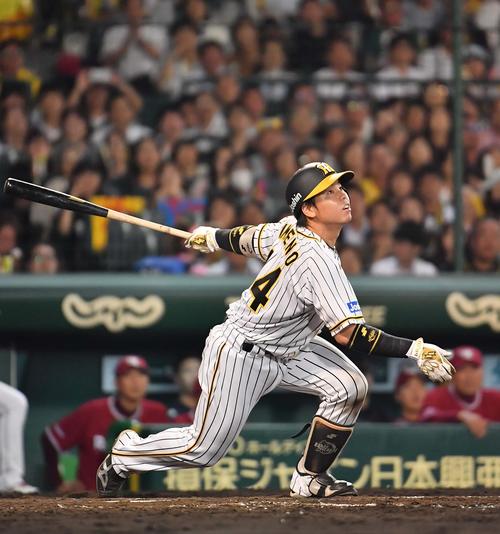 5回裏阪神2死満塁、二飛に倒れる梅野（撮影・上田博志）