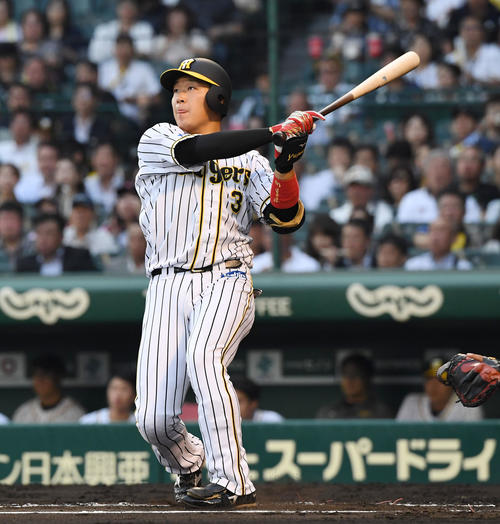 阪神対樂天　1回裏阪神1死一、二塁、大山は左越え3点本塁打を放つ（撮影・奥田泰也）