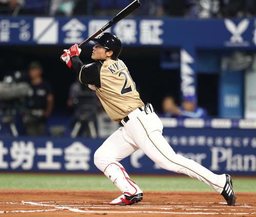 DeNA対日本ハム　6回表日本ハム1死、右中間に本塁打を放つ清宮（撮影・黒川智章）