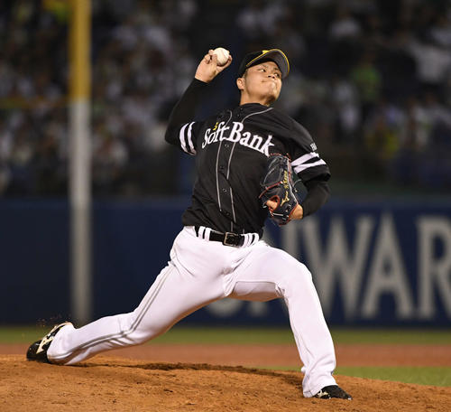 ヤクルト対ソフトバンク　プロ初セーブを挙げたソフトバンク甲斐野（撮影・鈴木みどり）