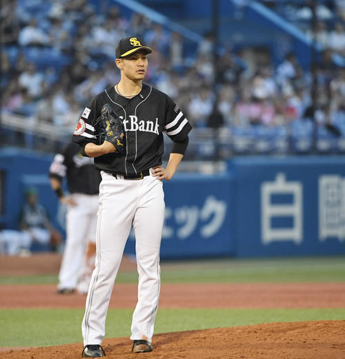 ヤクルト対ソフトバンク　2回裏ヤクルト無死一塁、村上に右越え2点本塁打を浴びぼうぜんとする大竹（撮影・鈴木みどり）