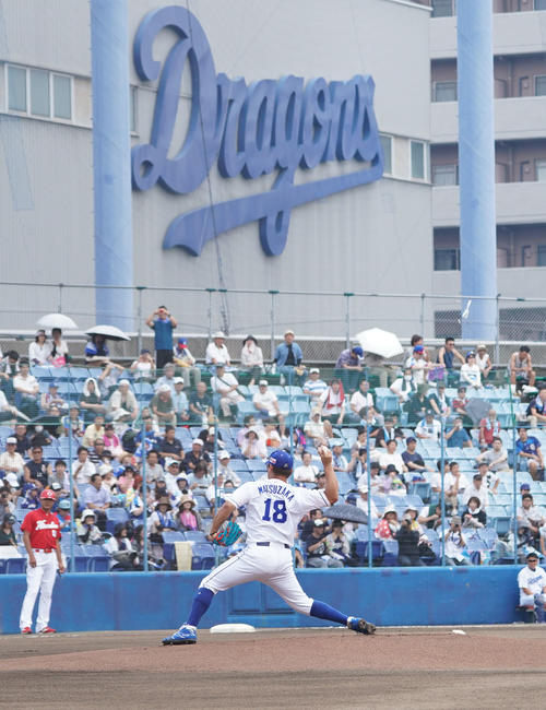 ウエスタン・リーグ中日対広島　投球練習をする松坂大輔（撮影・森本幸一）