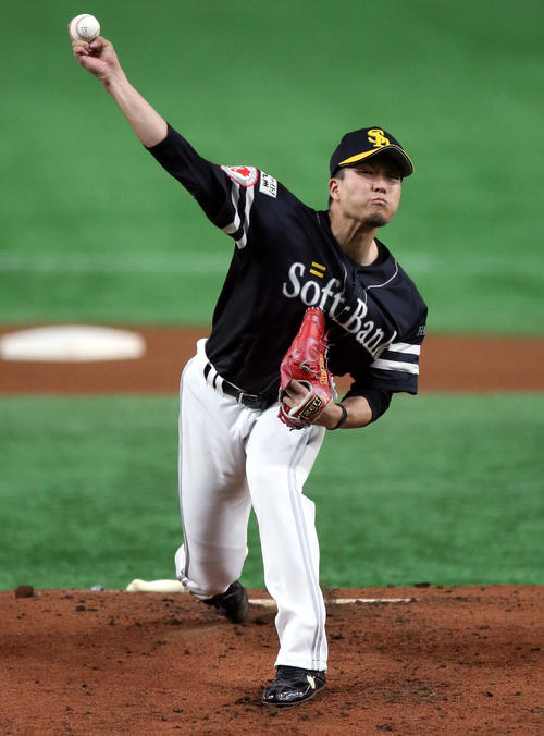 巨人対ソフトバンク　ソフトバンク先発の先発の千賀（撮影・狩俣裕三）