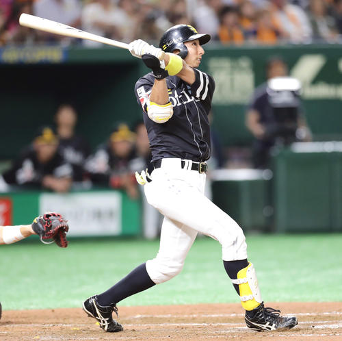 巨人対ソフトバンク　6回表ソフトバンク2死満塁、福田は右翼に勝ち越し満塁本塁打を放つ（撮影・浅見桂子
