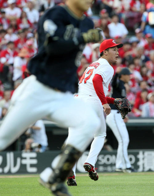 2回表オリックス無死二塁、中川に先制適時二塁打を浴びる山口（撮影・栗木一考）