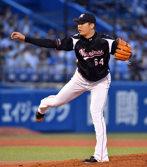 ヤクルト対ロッテ　ロッテ先発で力投する二木（撮影・滝沢徹郎）