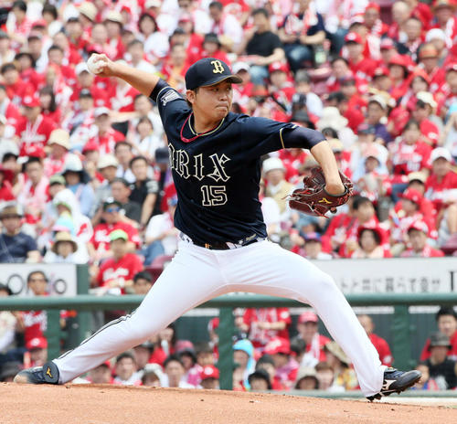 広島打線を相手に力投する荒西（撮影・栗木一考）