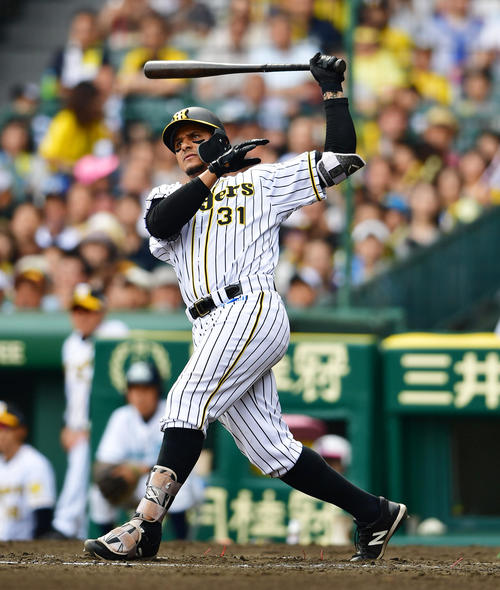 阪神対西武　4回裏阪神1死二、三塁、左へ逆転の2点適時打を放つジェフリー・マルテ（撮影・清水貴仁）
