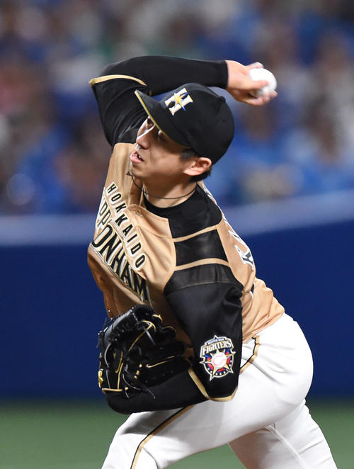 1回裏中日無死、登板する日本ハム先発の金子弌大（撮影・森本幸一）