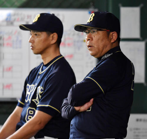 西村監督（右）