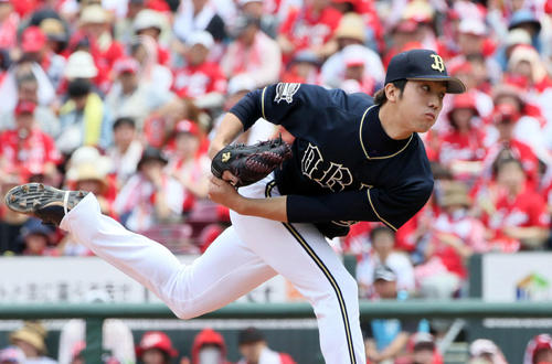 広島打線を相手に力投する田嶋大樹（撮影・栗木一考）