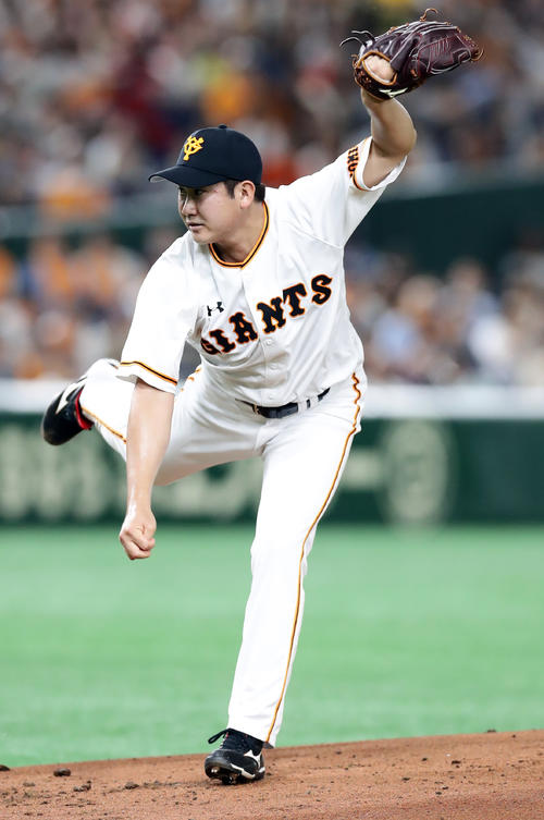 巨人対ソフトバンク　力投する巨人先発の菅野（撮影・浅見桂子）