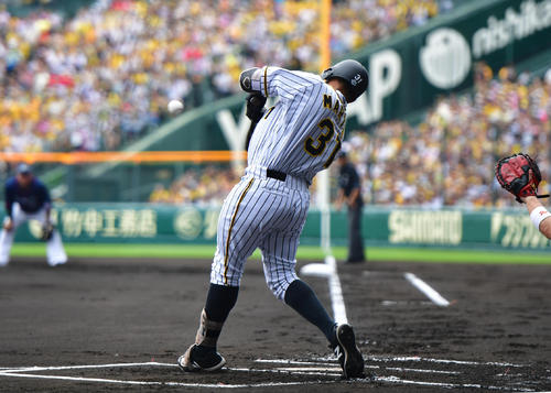 1回裏阪神2死一、二塁、中前へ先制適時打を放つマルテ（撮影・清水貴仁）