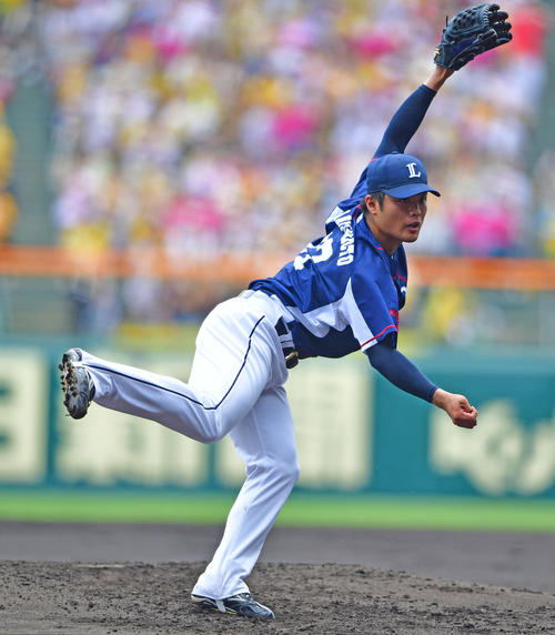 阪神対西武　阪神打線相手に力投する西武先発の松本（撮影・清水貴仁）