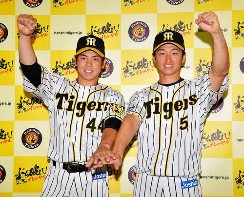 「マイナビオールスターゲーム2019」にファン投票で選出され意気込む梅野隆太郎（左）と近本光司（撮影・清水貴仁）