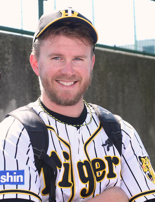 試合後、笑顔を見せる阪神ジョンソン（撮影・上山淳一）