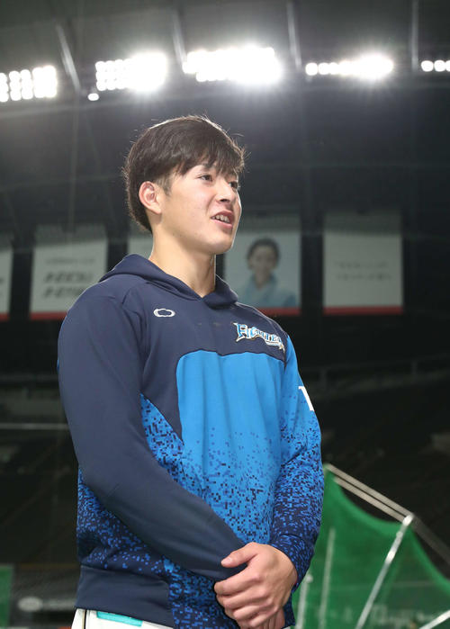 フレッシュオールスターに選出され会見する日本ハム吉田輝（撮影・黒川智章）