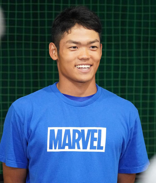 フレッシュオールスター戦に選出され笑顔を見せる根尾（撮影・森本幸一）