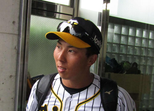 フレッシュ球宴に出場が決まり、意気込みを語る阪神片山雄哉捕手（撮影・高垣誠）
