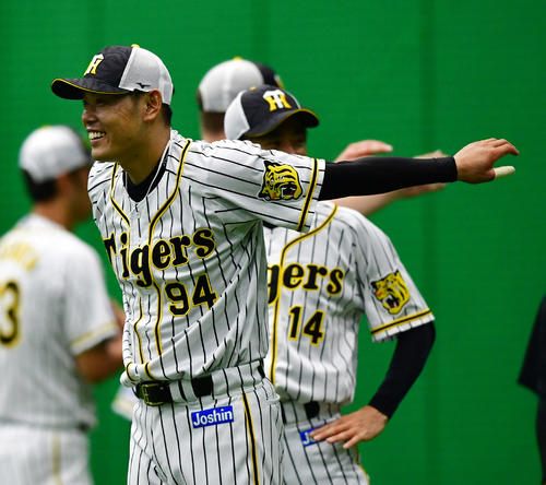 練習を行う原口文仁（撮影・清水貴仁）