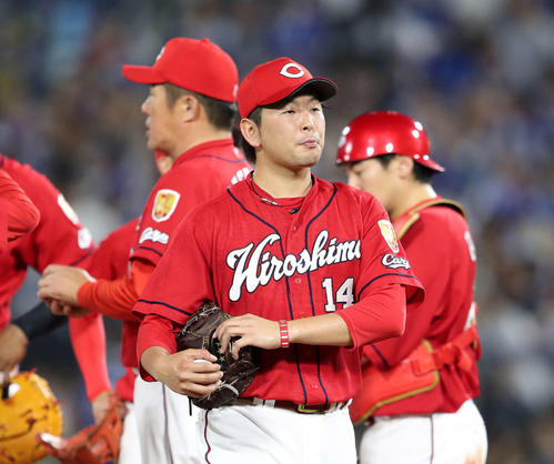 DeNA対広島 5回途中、降板する広島大瀬良(撮影・鈴木正人)