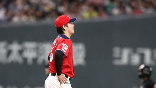 日本ハム対ソフトバンク　6回表ソフトバンク2死、甲斐に右越え本塁打を浴びる有原（撮影・黒川智章）