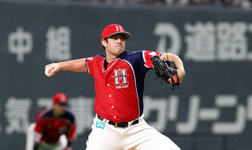 日本ハム対ソフトバンク　8回から登板する日本ハム・バーベイト（撮影・佐藤翔太）