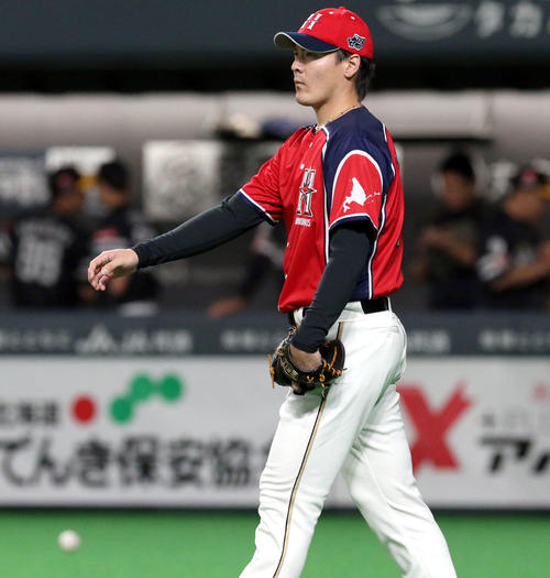 日本ハム対ソフトバンク　1回表ソフトバンク1死二塁、グラシアルに先制となる右前適時打を打たれる日本ハム有原（撮影・佐藤翔太）