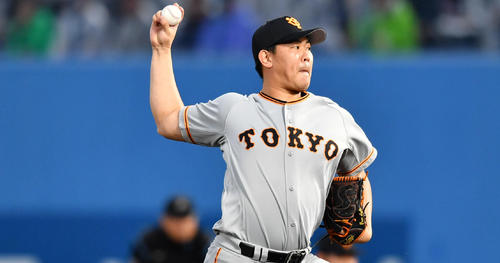 ヤクルト対巨人　力投する巨人先発の山口（撮影・横山健太）