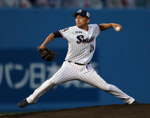 ヤクルト対巨人　ヤクルト先発の石川（撮影・狩俣裕三）