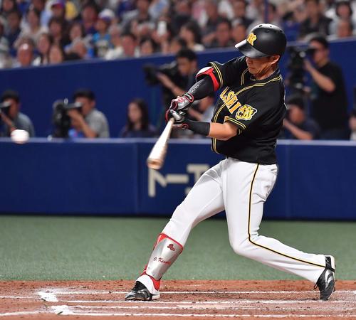 中日対阪神　7回表阪神1死一、二塁、右前に適時打を放つ木浪聖也（撮影・上田博志）
