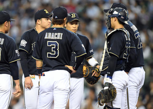 西武対オリックス　3回裏、3失点目を喫すオリックスの先発榊原（撮影・たえ見朱実）