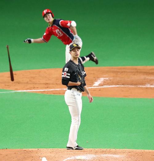 日本ハム対ソフトバンク　4回裏日本ハム1死一、二塁、渡辺に3点本塁打を浴びる大竹（撮影・黒川智章）