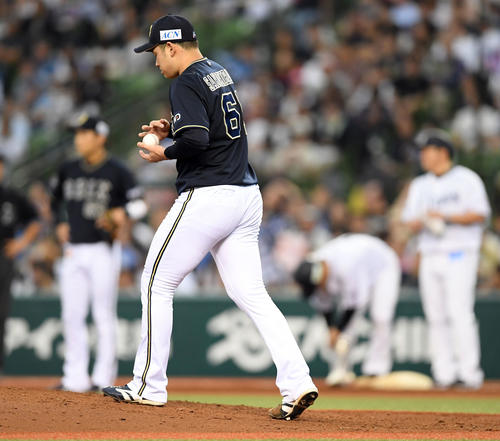 西武対オリックス　3回裏、3失点目を喫すオリックスの先発榊原（撮影・たえ見朱実）