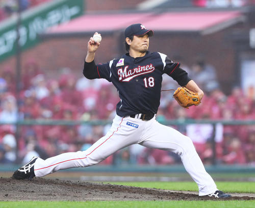 楽天対ロッテ　ロッテ先発の涌井（撮影・足立雅史）