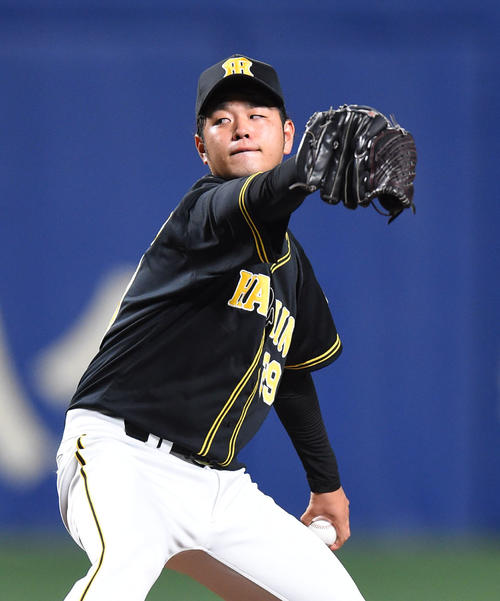中日対阪神　1回裏中日無死、投球する阪神先発の高橋遥人（撮影・森本幸一）