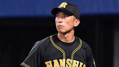 中日対阪神　投手交代を告げる矢野監督（撮影・上田博志）