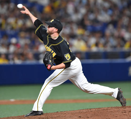 中日対阪神　8回裏中日無死、阪神3番手で登板するピアース・ジョンソン（撮影・森本幸一）