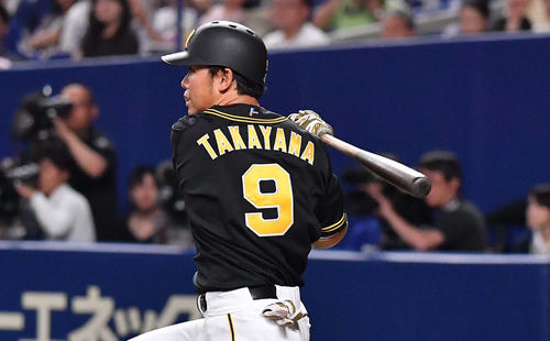 中日対阪神　8回表阪神1死、中前安打を放つ高山俊（撮影・上田博志）