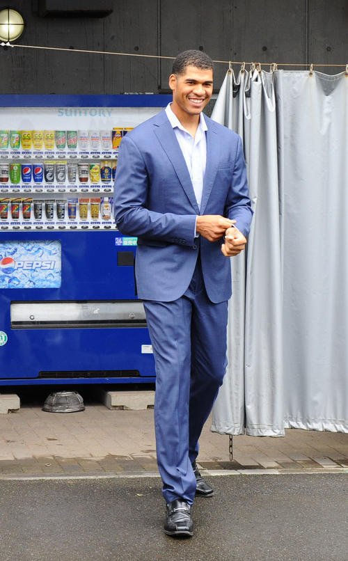 中日練習　オリックスへのトレードが決まり関係者に挨拶に訪れたモヤ（撮影・森本幸一）