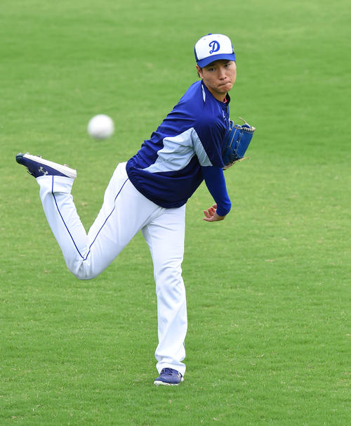 キャッチボールする清水（撮影・森本幸一）