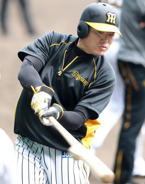ティー打撃する福留孝介外野手（2019年6月21日撮影）