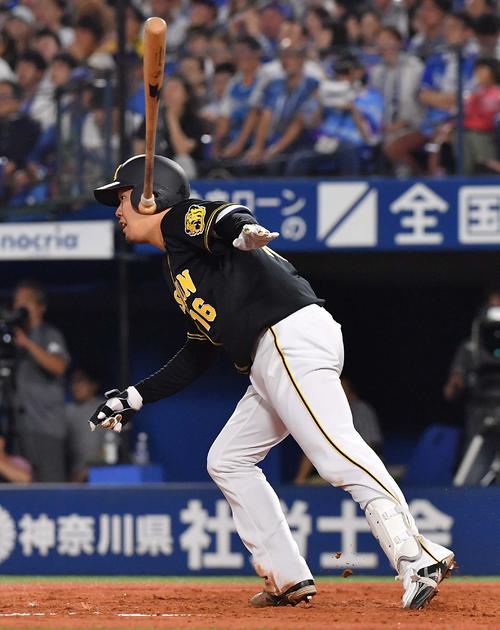 5回表阪神2死一塁、左前安打を放つ西勇輝（撮影・上田博志）